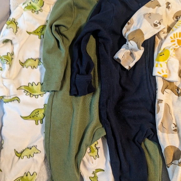 Old Navy 0-3 months - Picture 2 of 5